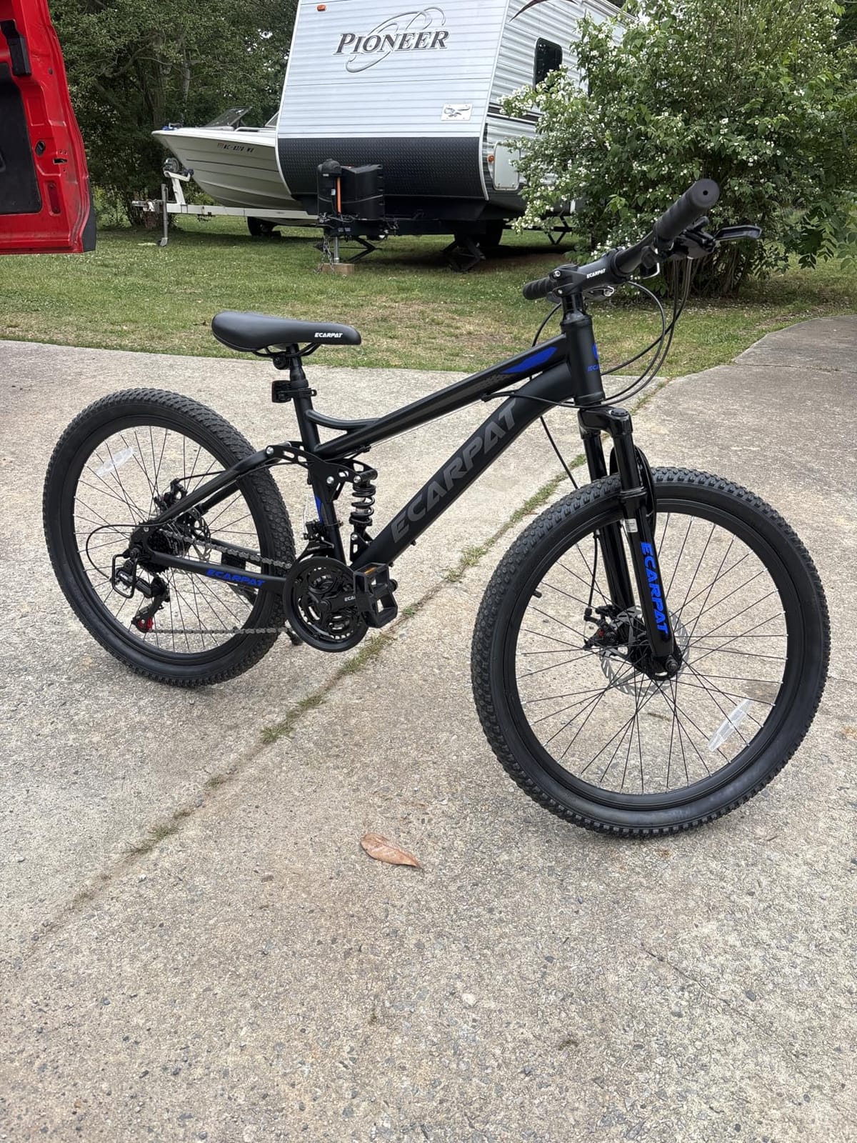 Ecarpat 24/26 Inch Mountain Bike, Full Suspension Mens Women Mountain Bike with 21 Speeds High-Carbon Steel Frame and Disc Brakes, Adult Sport Bicycle for Trail Snow Commuter City Road customer photo 1