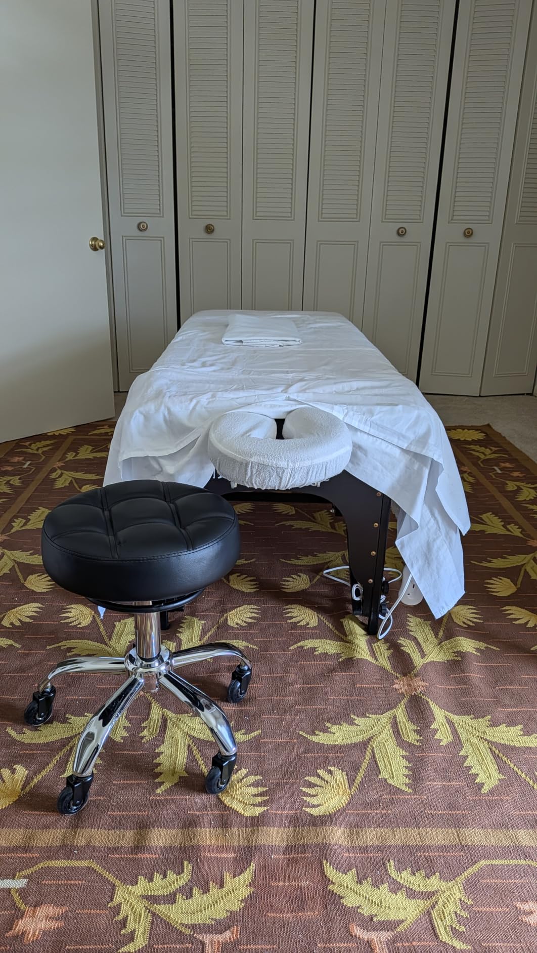 Rolling Stool Heavy Duty 400lb: Super Soft Seat Cushion,360° Swive,Height Adjustability,No Squeaky Noises,No Tip Over, New Upgraded Salon stool Chair, for Tattoo Facial Massage Spa Medical (Black) customer photo 2