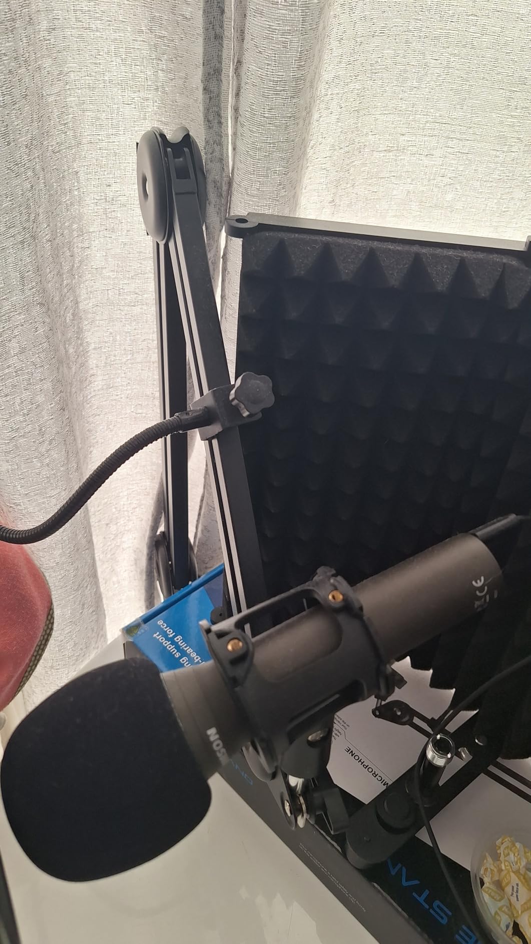 SAMSON Technologies Q2U USB/XLR Dynamic Microphone Recording and Podcasting Pack | Gray Bundled with Pop Filter + Mic Arm + Microfiber Cleaning Cloth (4 Items) customer photo 2