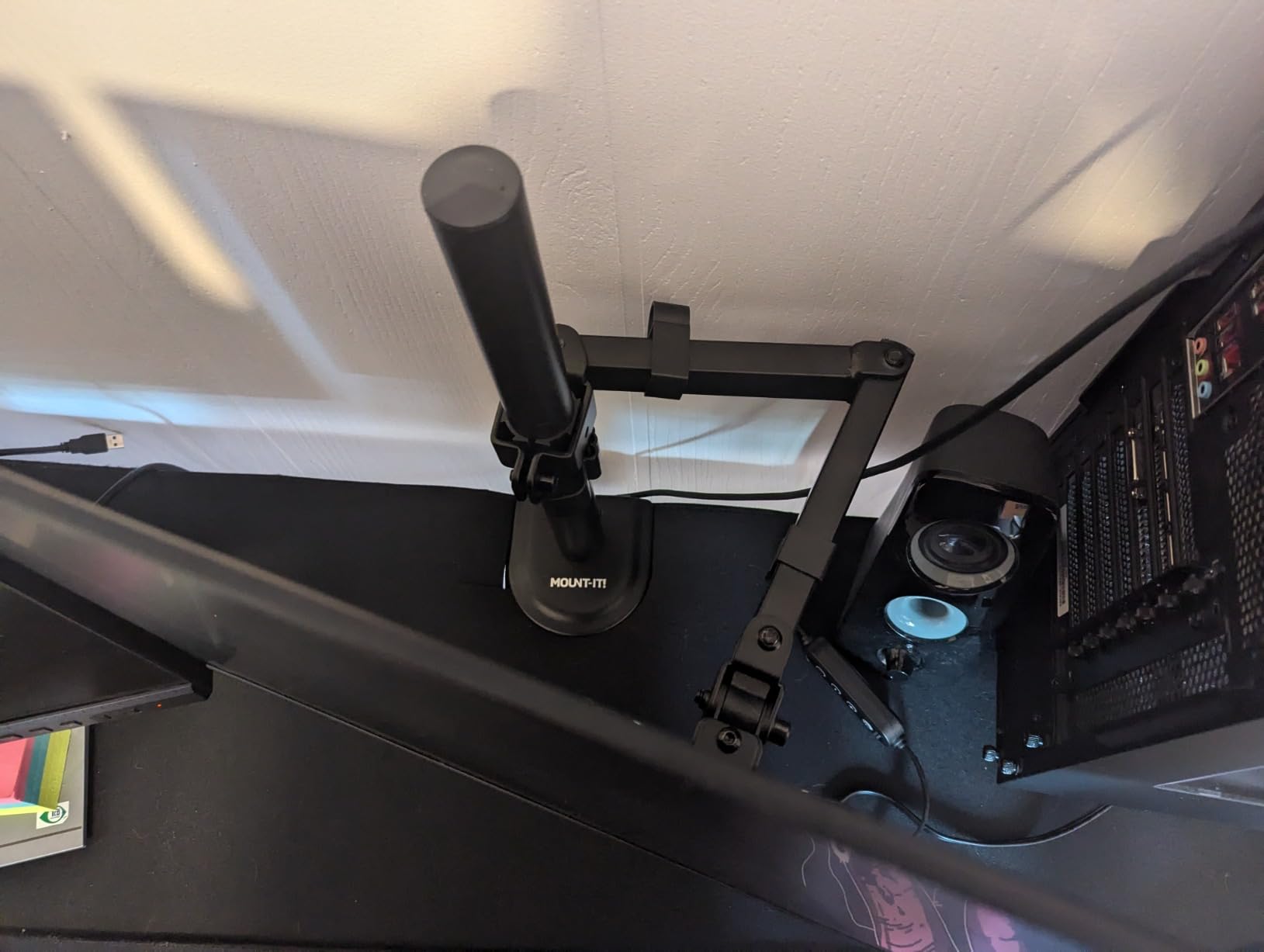 Mount-It Single Monitor Arm Desk Mount, 17-32 Inch Screens, Black | Full Motion Tilt Swivel Rotate, Holds up to 19.8 lbs, C-Clamp and Grommet Base, Cable Management, Home and Office Monitor Stand customer photo 2