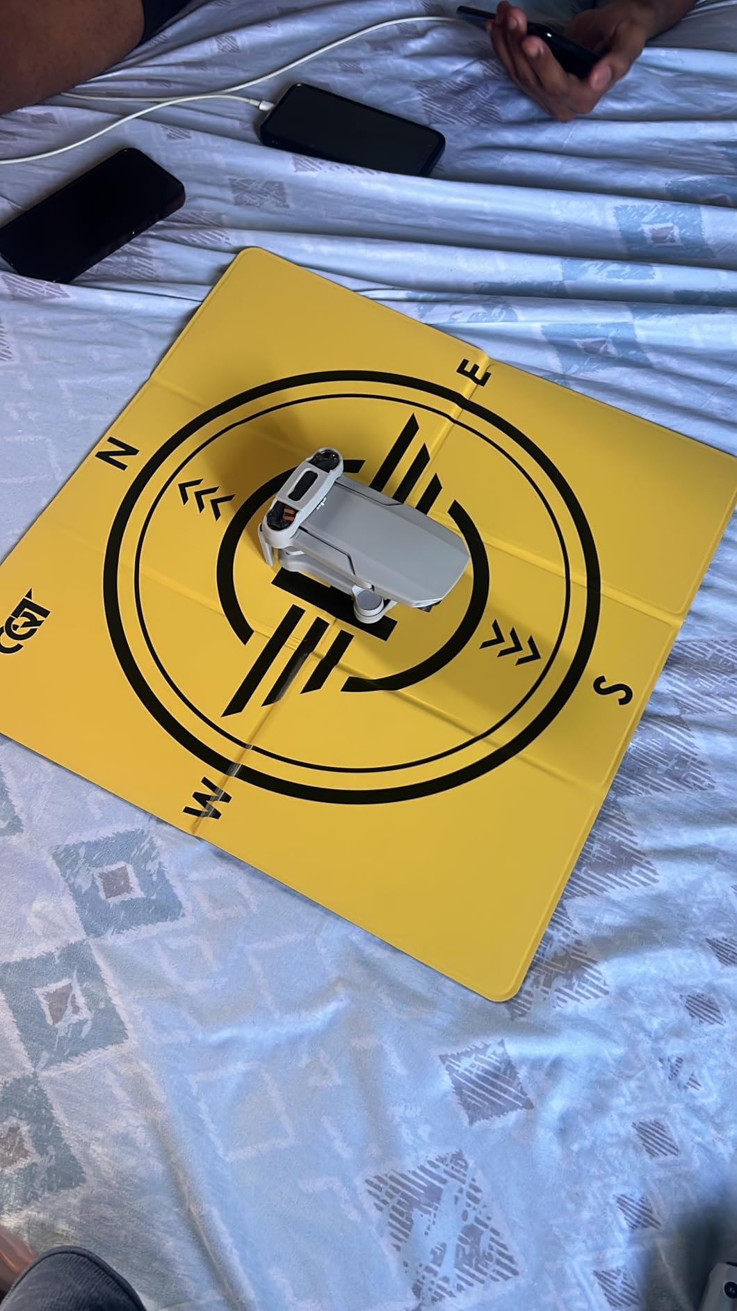 CQT Drone Landing Pad Universal Waterproof Weighted Portable Fast-Foldable Helipad Launch for DJI Avata 360 Mavic 3 4 Pro/Mini 2 SE/Air 2 2S/Mini 3 4 5 Pro/Mavic 2/Holy Stone/FPV/Avata 2/RC Quadcopters Accessories (55CM Yellow+Dark Gray) customer photo 1