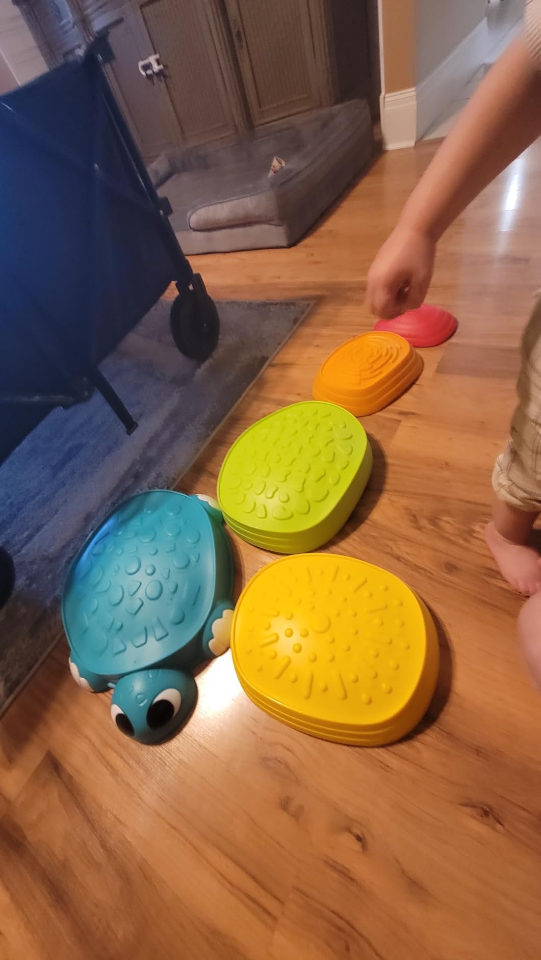 JOYIN 5 Pcs Turtle Balance Stepping Stones, Kids Turtle Path Jumping Stones, Child Obstacle Course Coordination Game Toys Indoor or Outdoor Play for Kids Aged 3+ customer photo 2