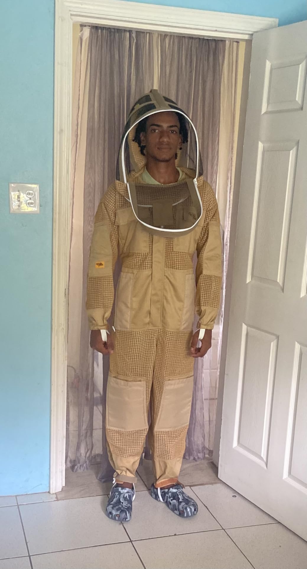 3-Layer Ventilated Bee Suit for Men & Women, Sting Proof Beekeeping Suit with Fencing Veil & Round Brim Hat customer photo 2