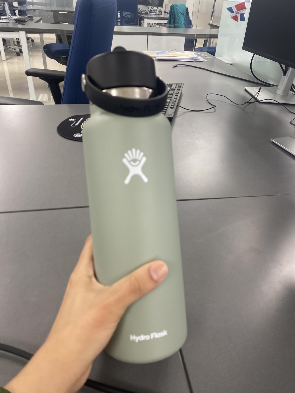 Hydro Flask Water Bottle - Insulated Stainless Steel - Wide Straw Lid, Non Spill, Leakproof in 24 Oz Ivory customer photo 2