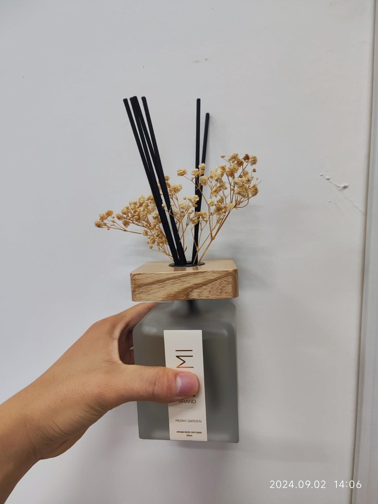 Luxury Aroma Gift Set | Peony Garden Scent - Reed Diffuser (200ml), Wood Wick Soy Candle (200g), Room Spray (50ml) | Includes Dried Flowers & 8 Reeds | Luxurious Fragrance for Home Decor | Great Gifts customer photo 2