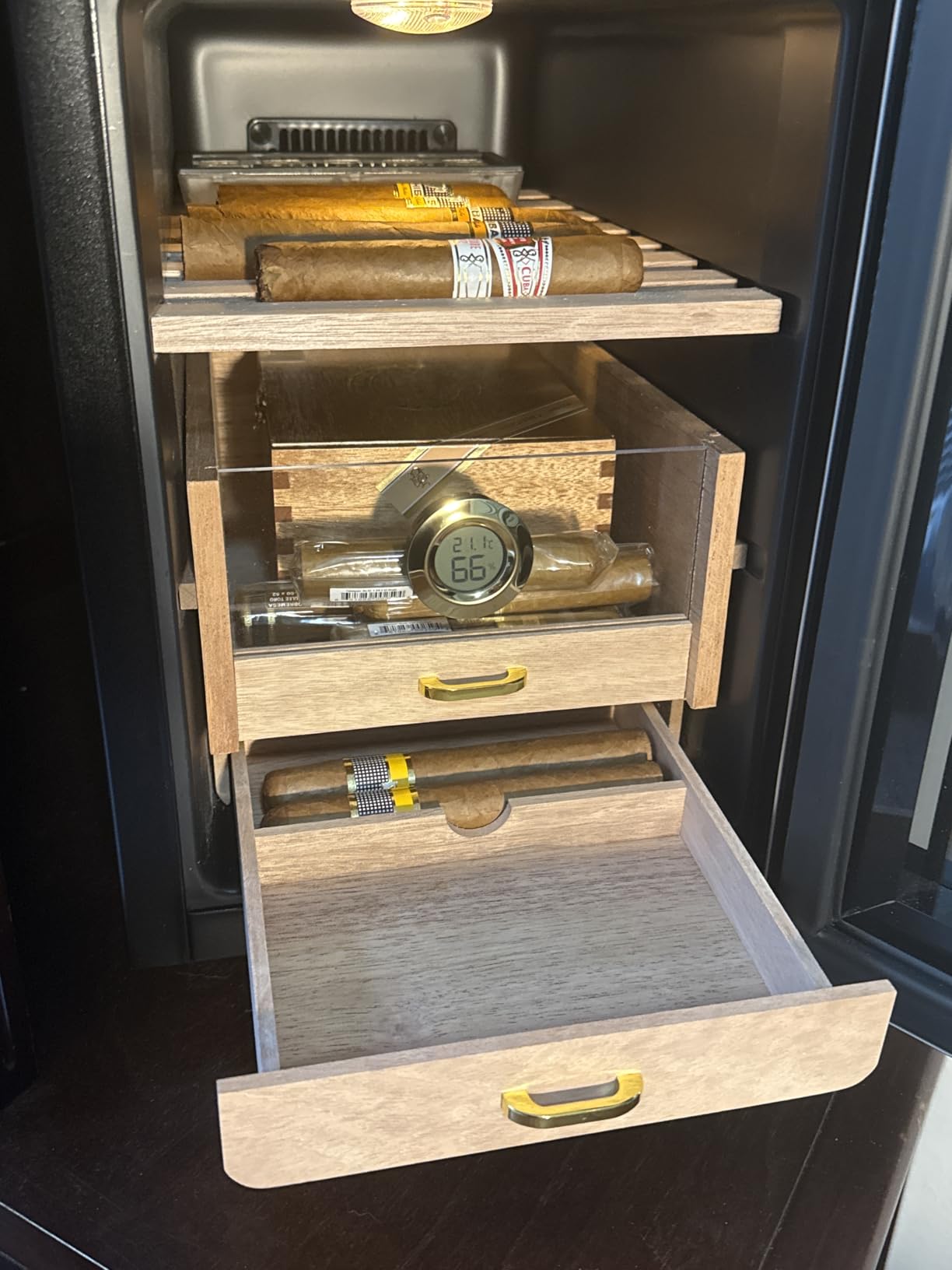 Woodronic Electric Cigar Humidor for 300 Cigars, 50L Humidor Cabinet with Temperature & Humidity Control customer photo 1