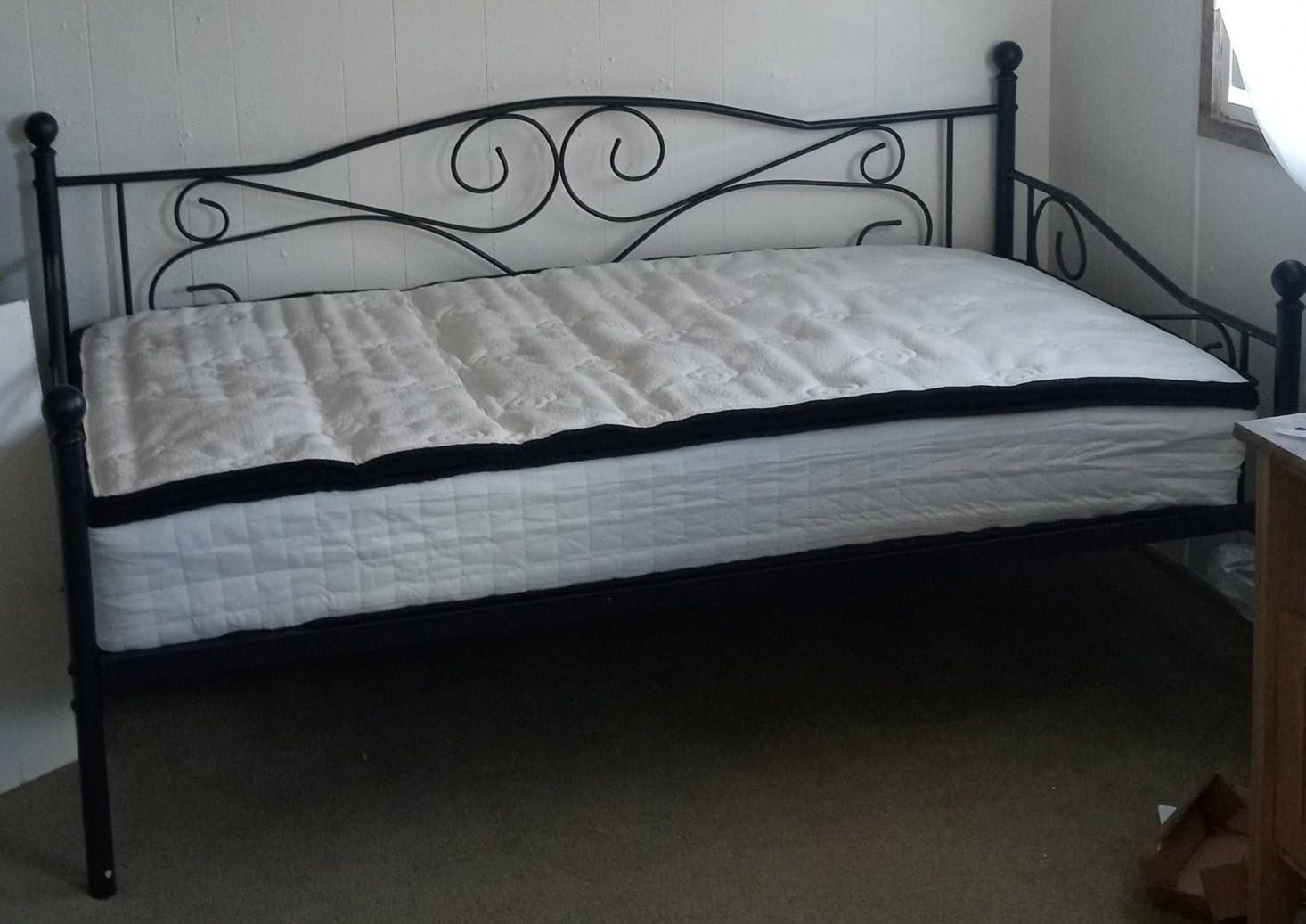 VECELO Daybed Frame, Twin Size Metal Platform Bed with Headboard,Heavy Duty Steel Slats Support for Living Room Bedroom Guest Room, Easy Assembly customer photo 2