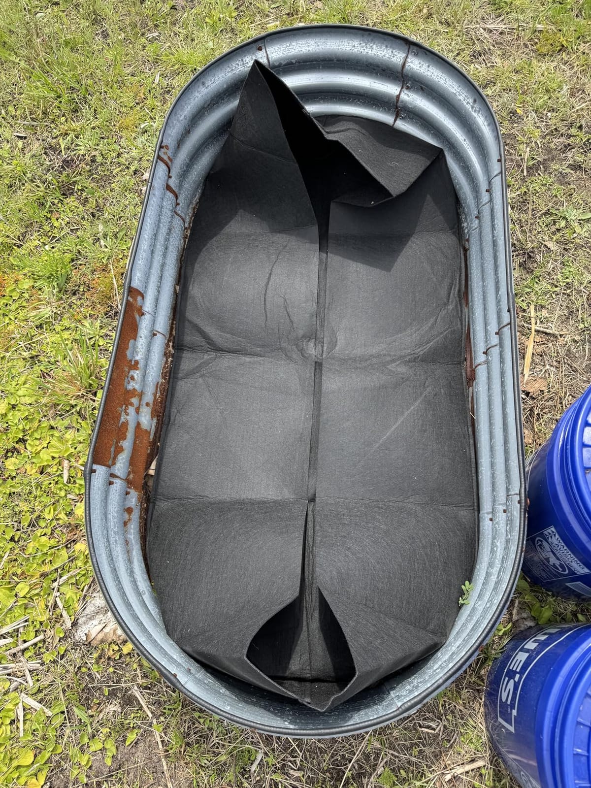 4x2x1FT Raised Garden Bed Liner for Gardening Outdoor, 2mm Thick, Oval | Fabric Garden Grow Bed Bags for Outdoor Metal Planter Raised Garden Beds, 60 Gallon Capacity Large Vegetable Growing Boxes customer photo 2