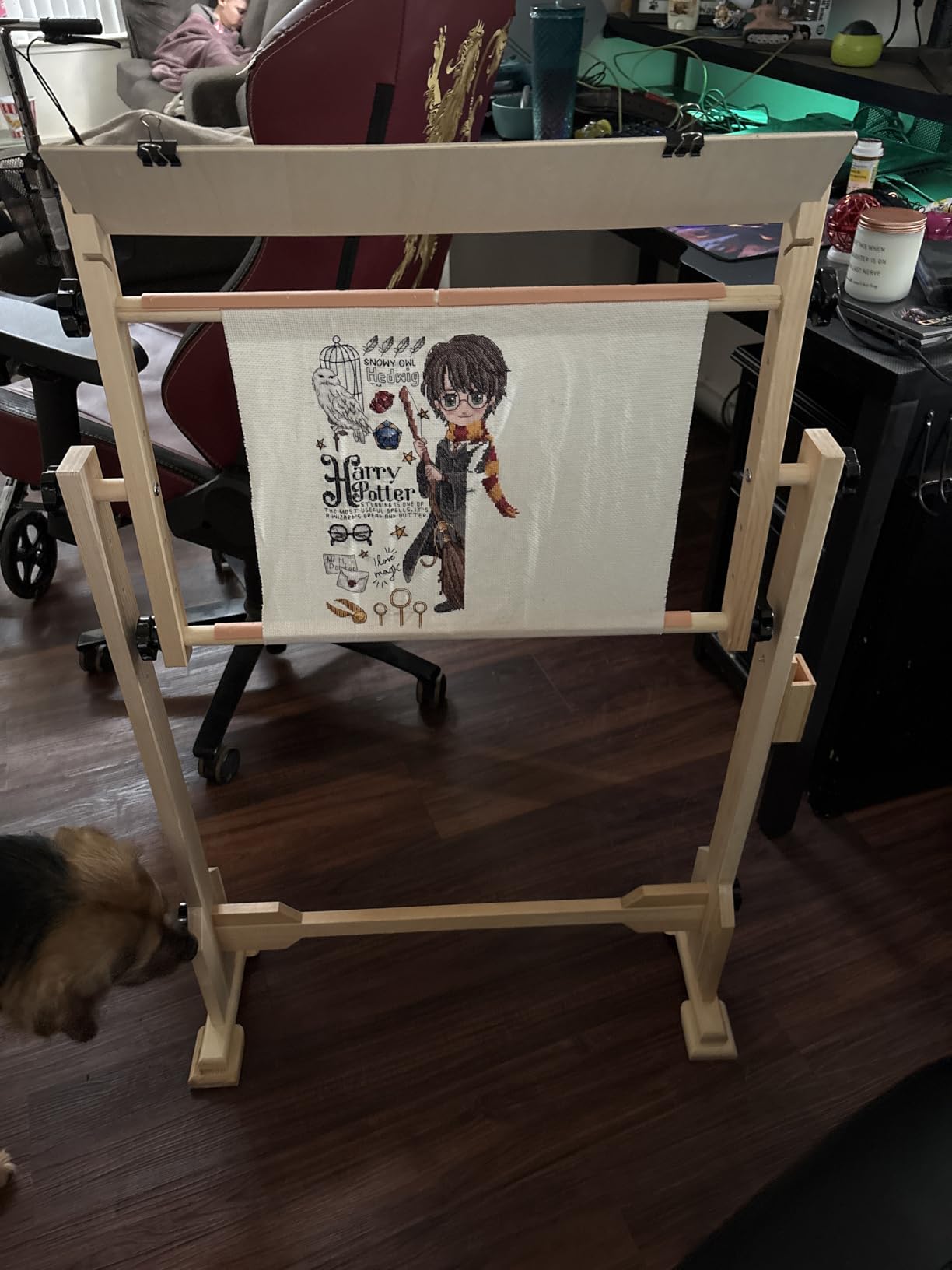 Needlework Table and Adjustable Embroidery Stand, Cross Stitch Hoop Stand, Beech Wood Tapestry Cross Stitch Embroidery Frame Holder(54.5x41.6 cm (21.5
