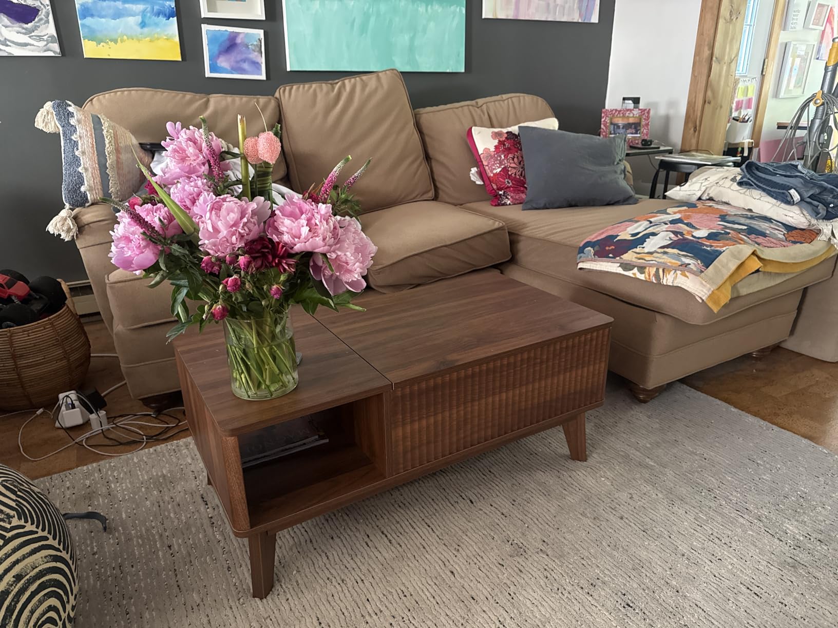LYNCOHOME Fluted Lift Top Coffee Table with Storage, Modern Coffee Table for Living Room, Home Office (Walnut) customer photo 2