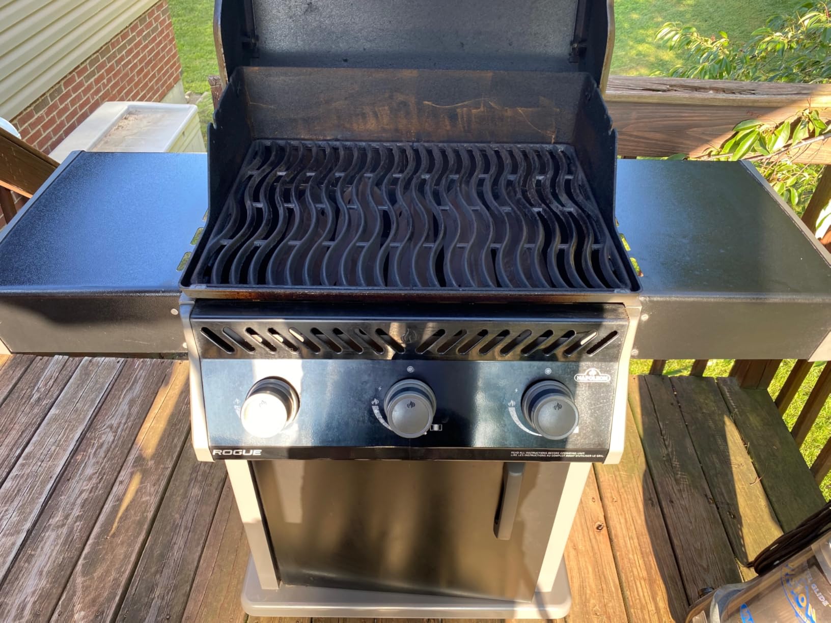 Rogue 425 3-Burner Propane Grill | Black, Outdoor BBQ, 42,000 BTUs, 571in² Area, Instant Ignition, Folding Shelves, Warming Rack, Locking Caster Wheels customer photo 1