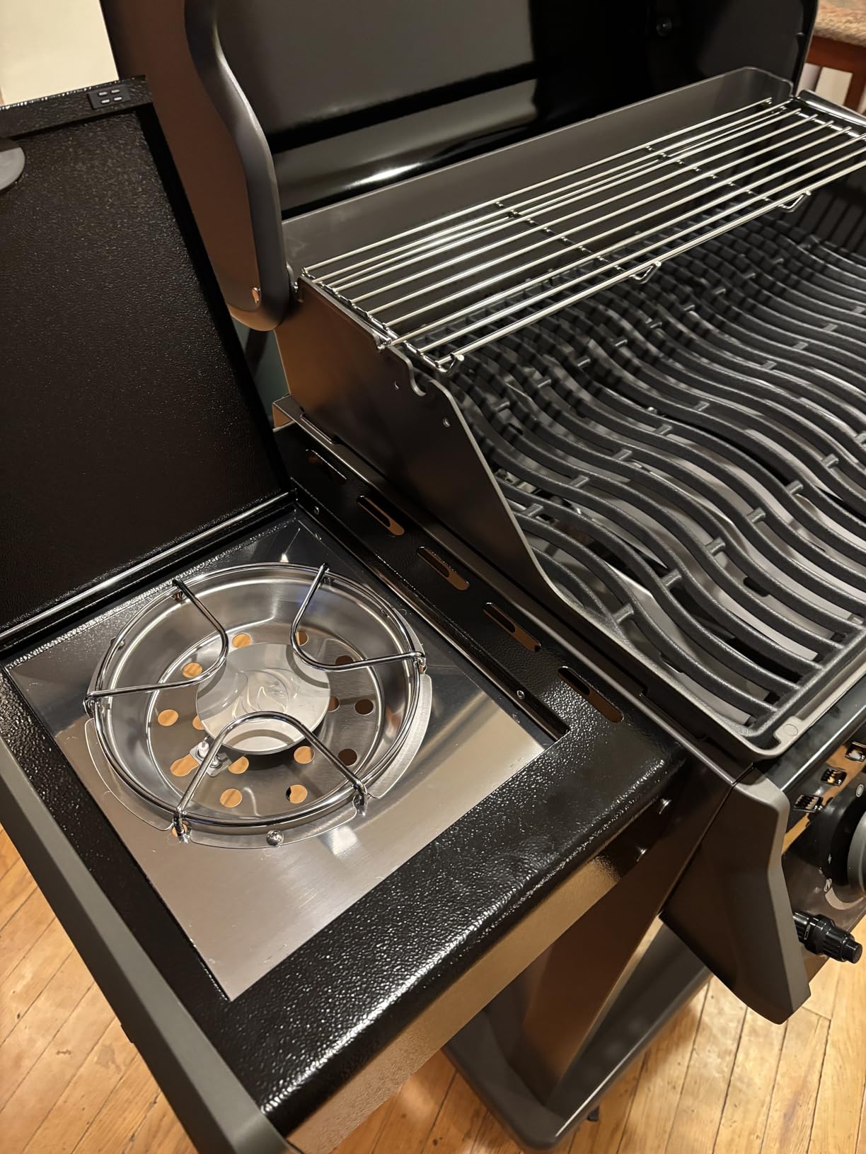 Rogue 425 3-Burner Propane Grill with Range Side Burner | Black, Outdoor BBQ, 51,000 BTUs, 571in² Area, Instant Ignition, Folding Shelf, Warming Rack, Locking Caster Wheels customer photo 1