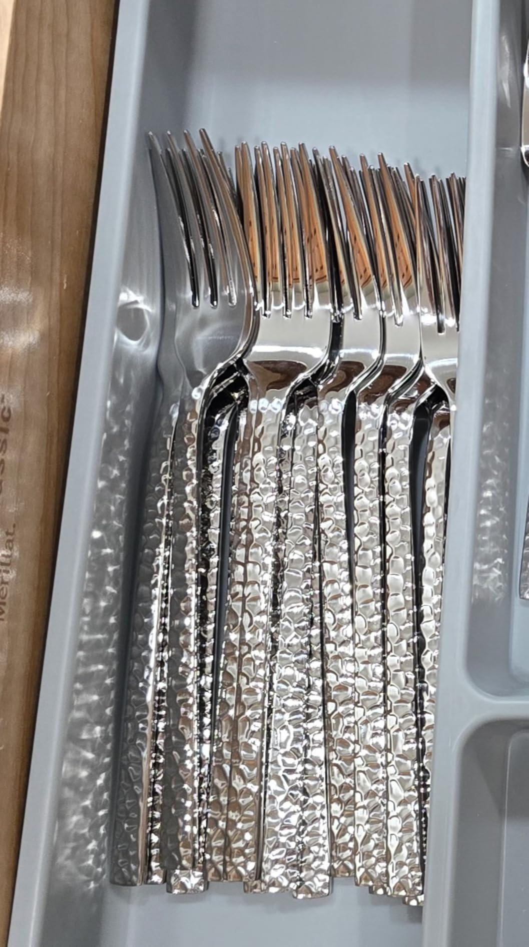 40 Piece Hammered Silverware Set, 18/10 Stainless Steel Flatware Set for 8 | KINGSTONE Mirror Polished Knives Forks Spoons Utensils, Cutlery Set for Home, Party, Wedding, Housewarming, Dishwasher Safe customer photo 1