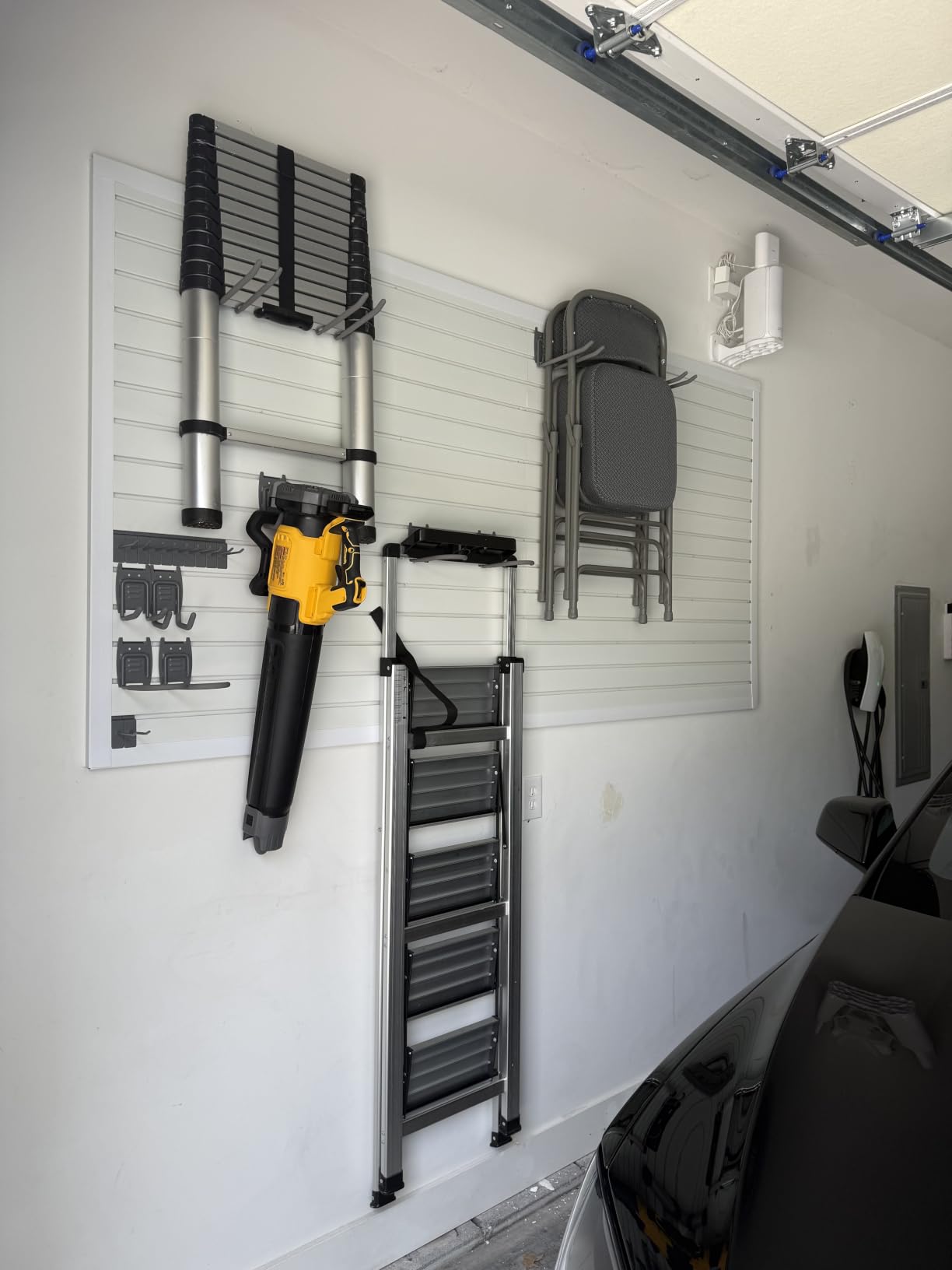 VEVOR Slat Wall Paneling, 8 x 4 ft, PVC Garage Slatwall with Accessories, White Slat Wall Easy-to-Install Adjustable Slatwall Panel with Coupling Structure & DIY Cutting, Fits for Storage & Display customer photo 1