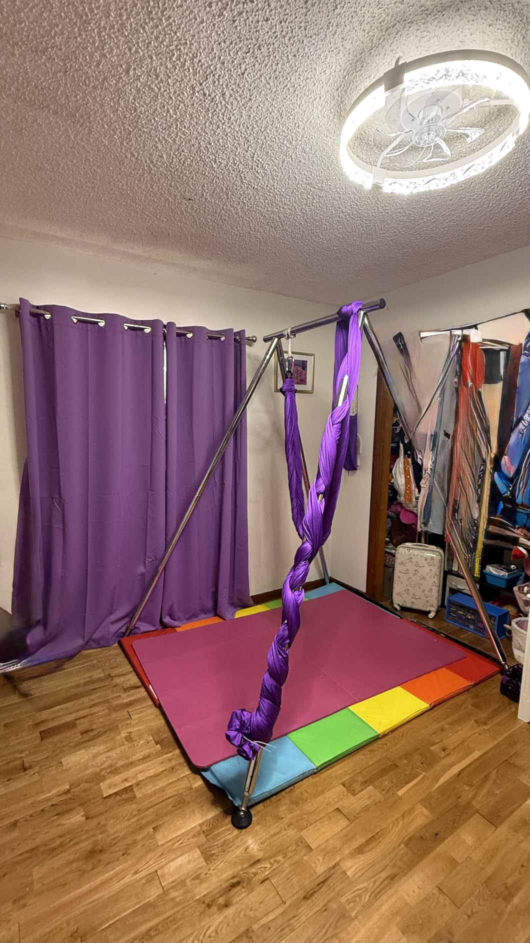 VEVOR Aerial Yoga Frame & Hammock, 551.15 lbs Load Capacity, 9.68 ft Height Professional Training Swing Stand Comes with 13.1 Yards Aerial Hammock, Yoga Rig for Indoor Outdoor customer photo 1