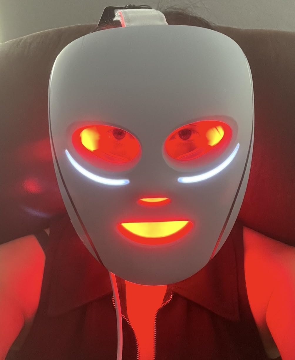 Shark CryoGlow LED Face Mask in Lilac Frost, FW312PL | #1 Skincare Facial Device in the US, Combining High-Energy LEDs, Deep Infrared & Under-Eye Cooling customer photo 2