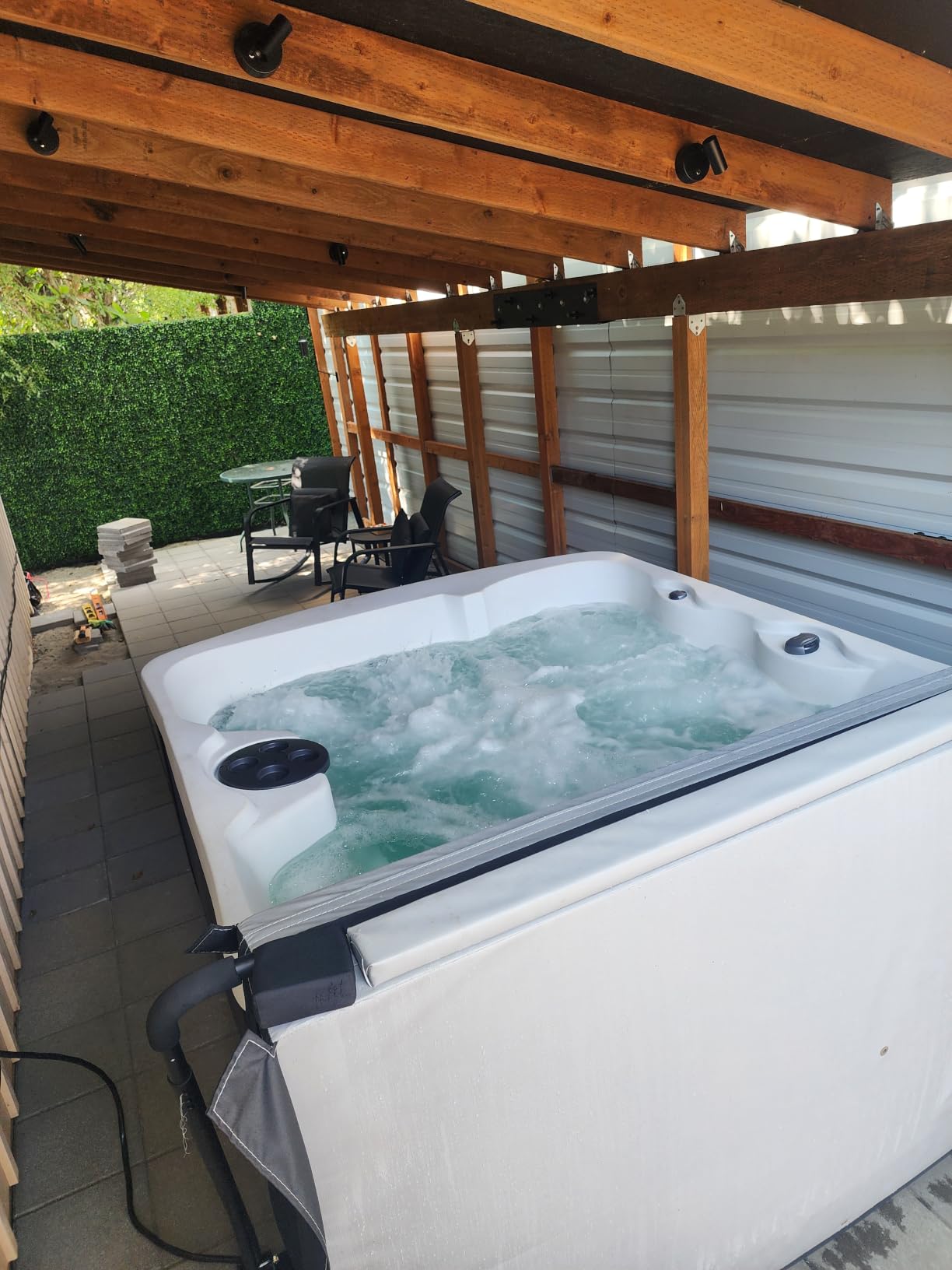 VEVOR Hot Tub Cover Lift, Adjustable Spa Cover Lift, Height 31.5 to 41.3 in, Width 69 to 100.5 in, Mounts on Both Sides at The Top, Compatible with Different Sizes of Rectangular Hot Tubs and Spas customer photo 2