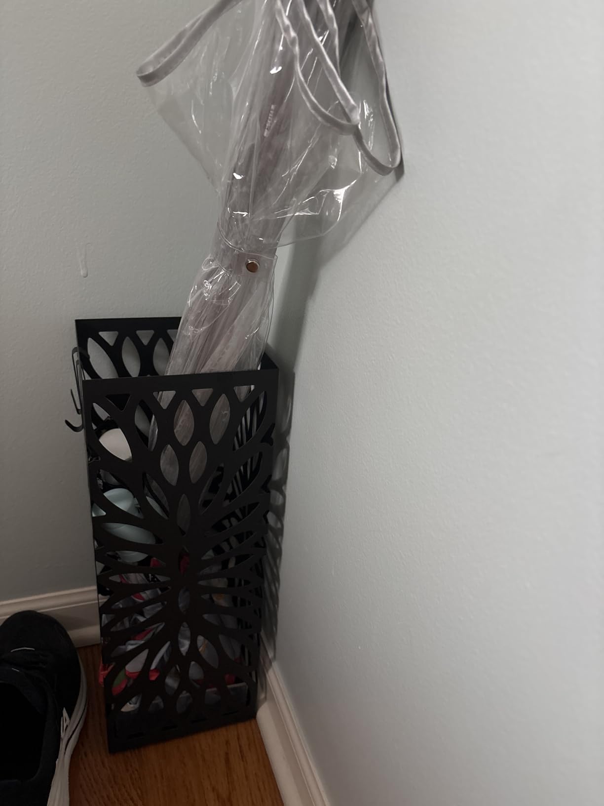 SONGMICS Umbrella Stand, Umbrella Holder for Entryway, Steel Round Umbrella Rack Freestanding, for Canes Walking Sticks, with a Detachable Drip Tray, 2 Long and 2 Short Hooks, Matte Black ULUC022B01 customer photo 1