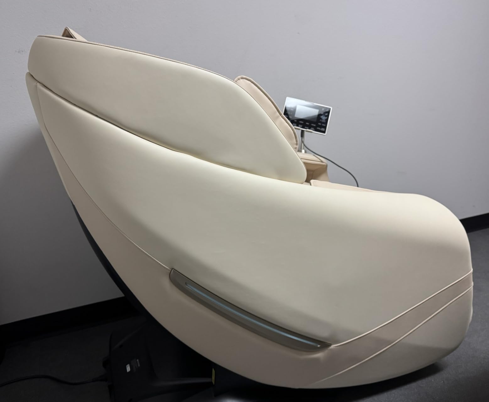 RELX Massage Chair Full Body, Shiatsu, Airbag Massage, SL-Track, Coffee | Zero Gravity Massage Chair with 13 Modes, Body Scan, Foot Massage with Extendable Calf Rest, Heating, Yoga, AI Control customer photo 1