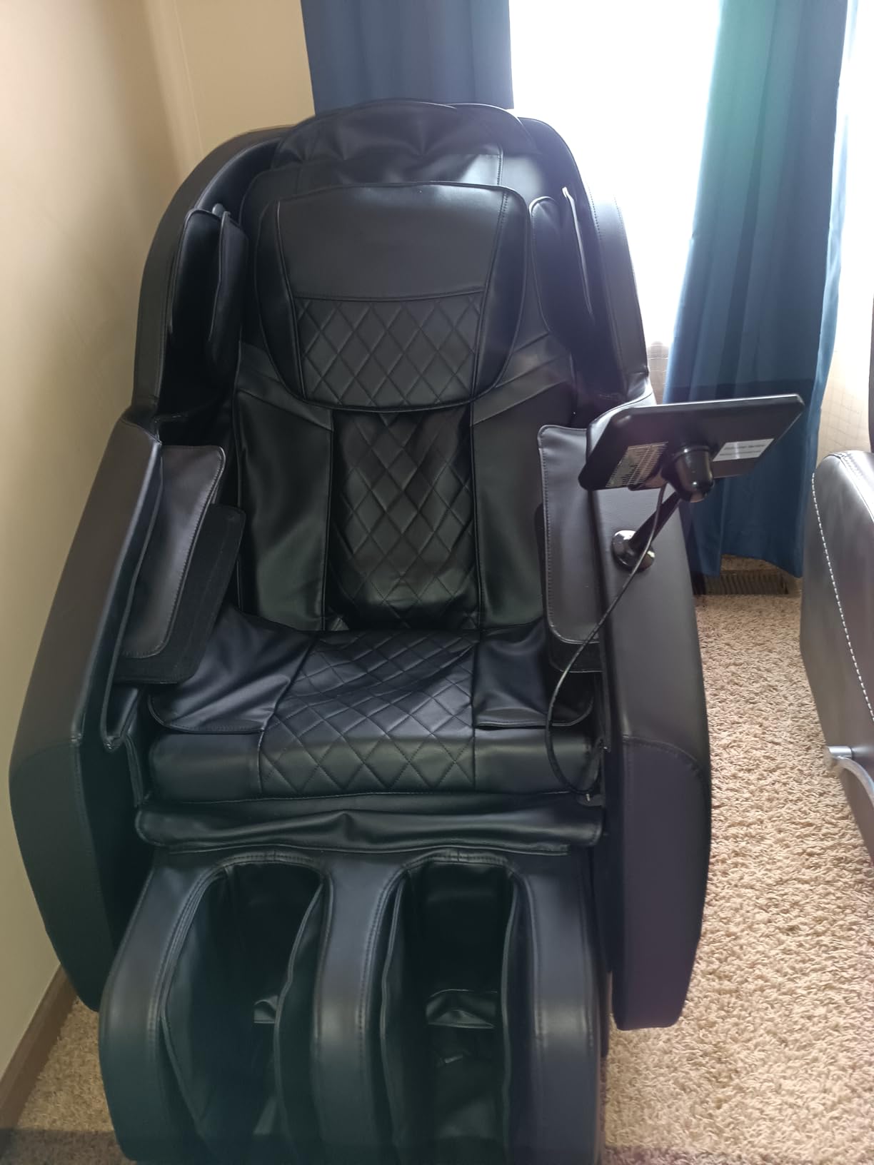 Massage Chair, Zero Gravity Full Body Massage Chair, Shiatsu Recliner with 14 Massage Points, Lumbar & Calf Heating, 20 Auto Modes, Spacious Massage Area, Bluetooth Speaker, Touch Screen Controller customer photo 2