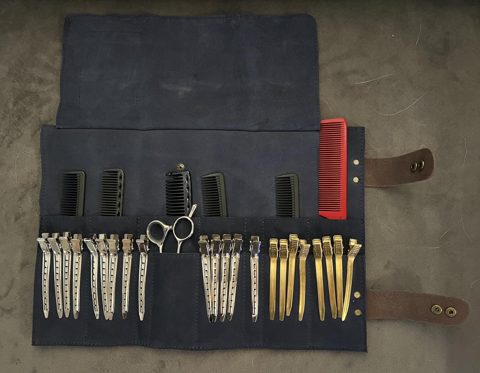 VOCOSTE Barber Scissors Bag Roll Up, Durable & Foldable Salons Tool Pouch with Multi-Pockets, Black customer photo 1