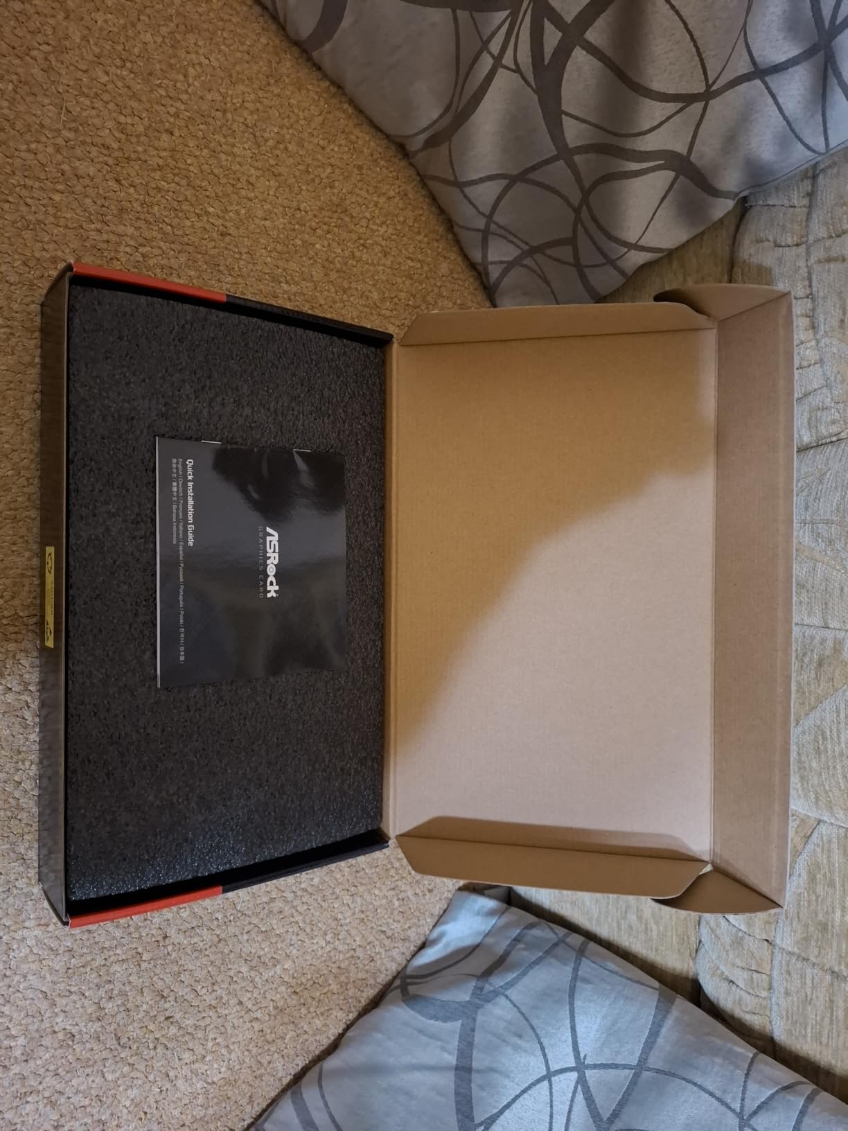 ASRock Radeon RX 9060 XT Challenger 16GB OC, RDNA 4, 3290MHz Boost, 16GB GDDR6 128-bit, PCIe 5.0, Dual Fans, 0dB Silent, LED Indicator, DisplayPort 2.1a, HDMI 2.1b customer photo 1