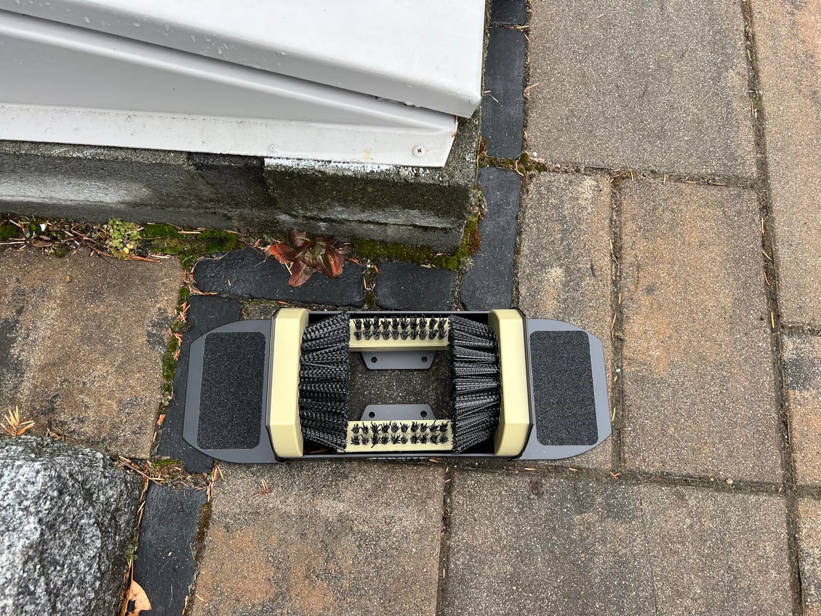 Midnight Black Boot Scrubber - Outdoor Shoe Scraper Brush - No Mount Shoe Cleaner - Sasquatch Sized customer photo 1