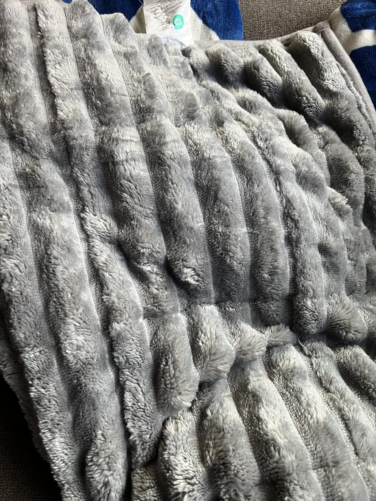 Uttermara Weighted Blankets for Adults, King Size 15lbs 80x87 Inches | Soft Warm Sherpa Fleece; Machine Washable; Filled with Glass Beads; Fuzzy Heavy Plush Throw for Sleep and Calm; Cream White customer photo 2