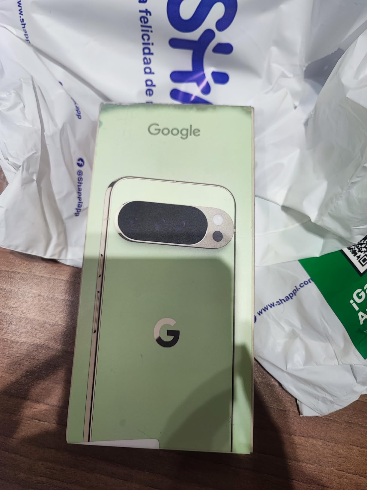 Pixel 10 Pro XL - Unlocked Smartphone with Gemini - Moonstone 256 GB | Android phone, triple rear pro camera system, fast-charging 24+ hour battery, bright 6.8