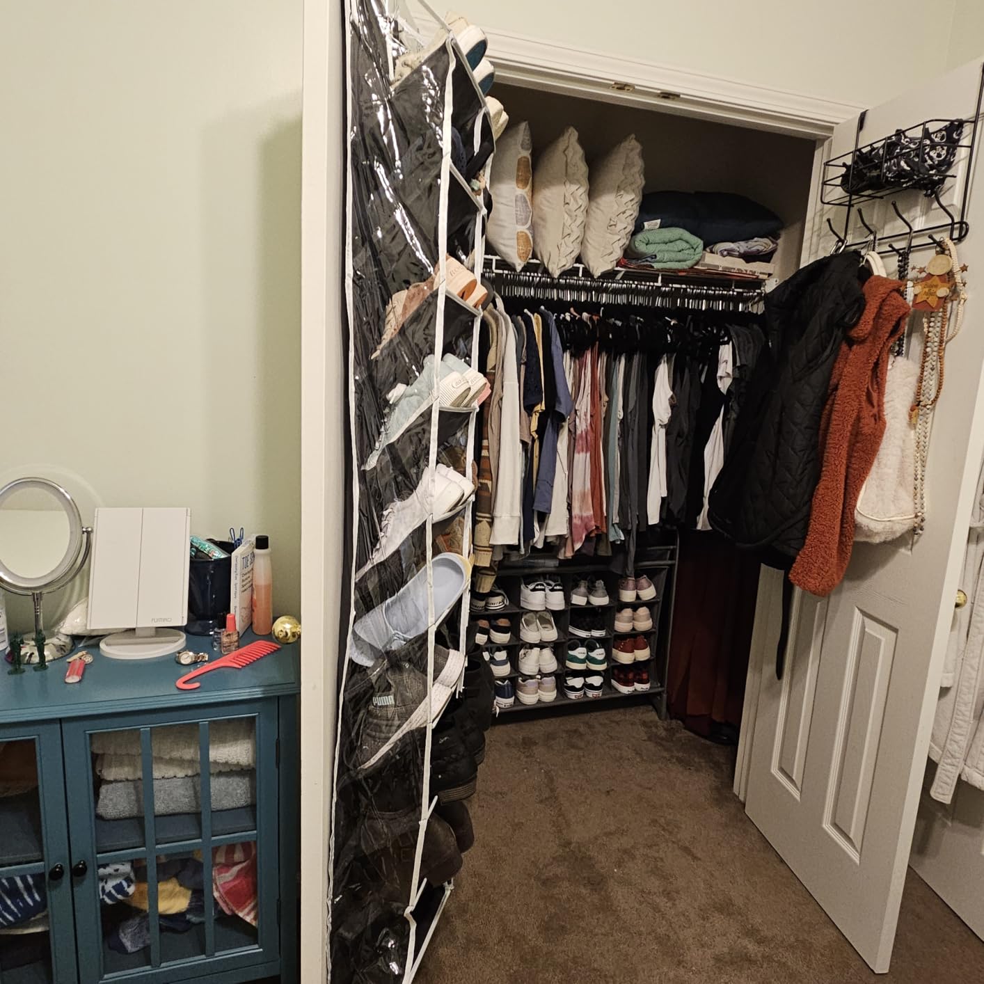 UVIAHOMI 20-30 Pairs Over the Door Shoe Organizer, Clear Pockets Hanging Shoe Storage for Closet, 10-Tier Door Shoes Rack, Hanging Shoes Holder Fit All the Family's Sneakers, Boots, Heels, Black customer photo 2