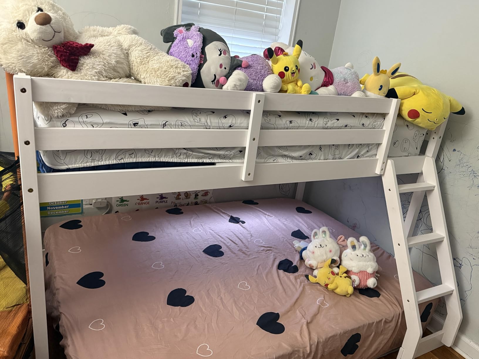 KOMFOTT Low Bunk Bed Twin Over Full, Solid Wood Twin Bed Frame with Built-in Ladder & Safety Guardrails, Space-Saving Low Bunk Bed for Kids, Teens, No Box Spring Needed customer photo 2