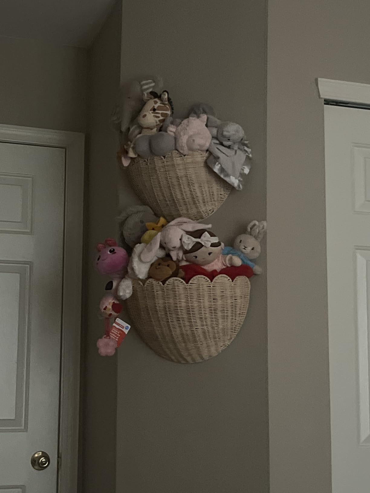 Scalloped Wall Basket, 2pcs Hand Woven Hanging Wicker Wall Baskets Set, Scalloped Rattan Wall Storage & Decor for Home, Bathroom, Kitchen, Living Room (16 x 12 x 7 & 14 x 8 x 6 Inch) customer photo 1