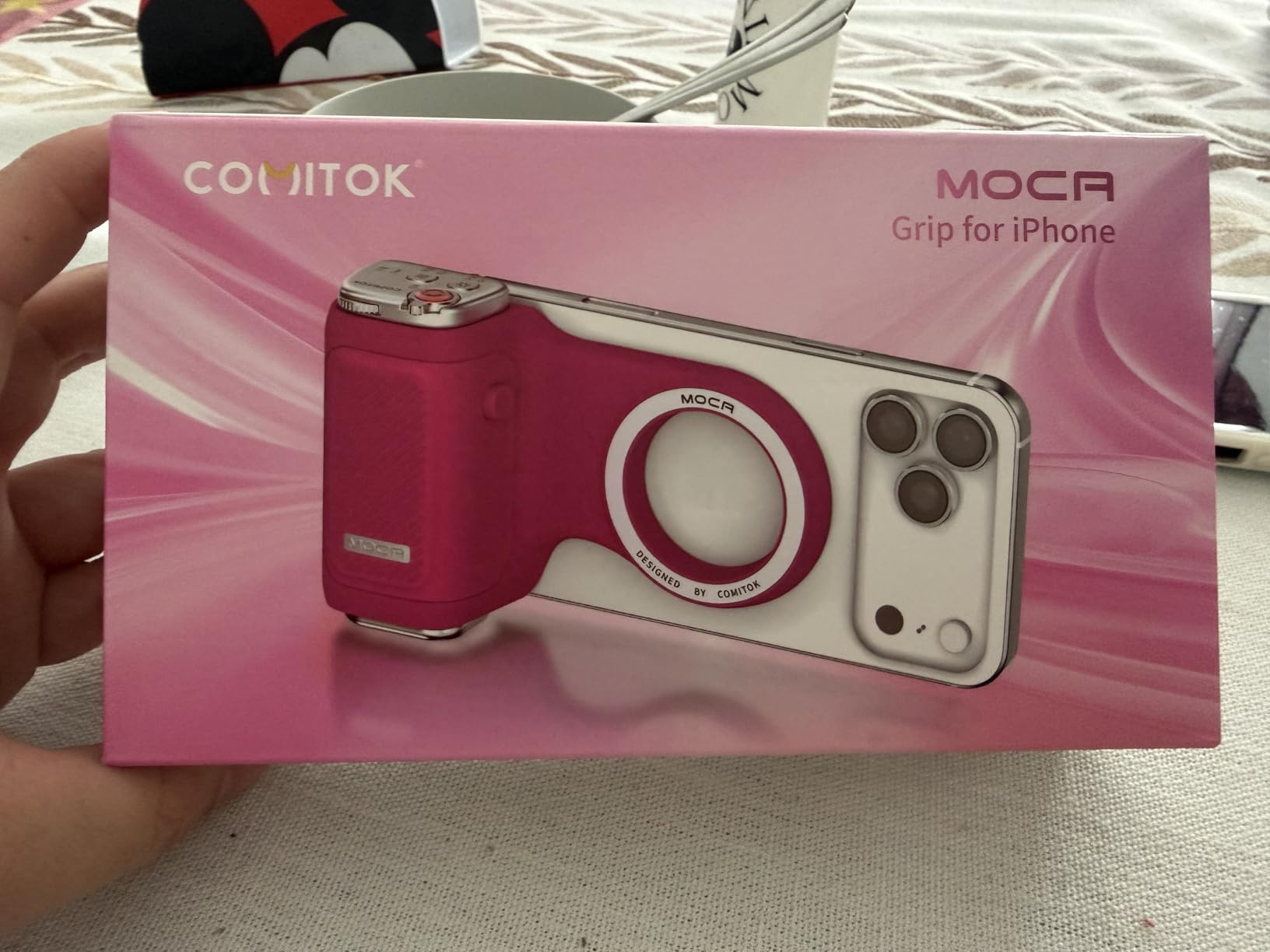 COMITOK MOCA - iPhone Camera Grip - for Native Camera Control with Removable Remote & Built-in Keychain, Magnetic Phone Camera Grip No Need App Support iOS26/17/18, Fun Shot Magnetic Grip with 1/4 Nut customer photo 2