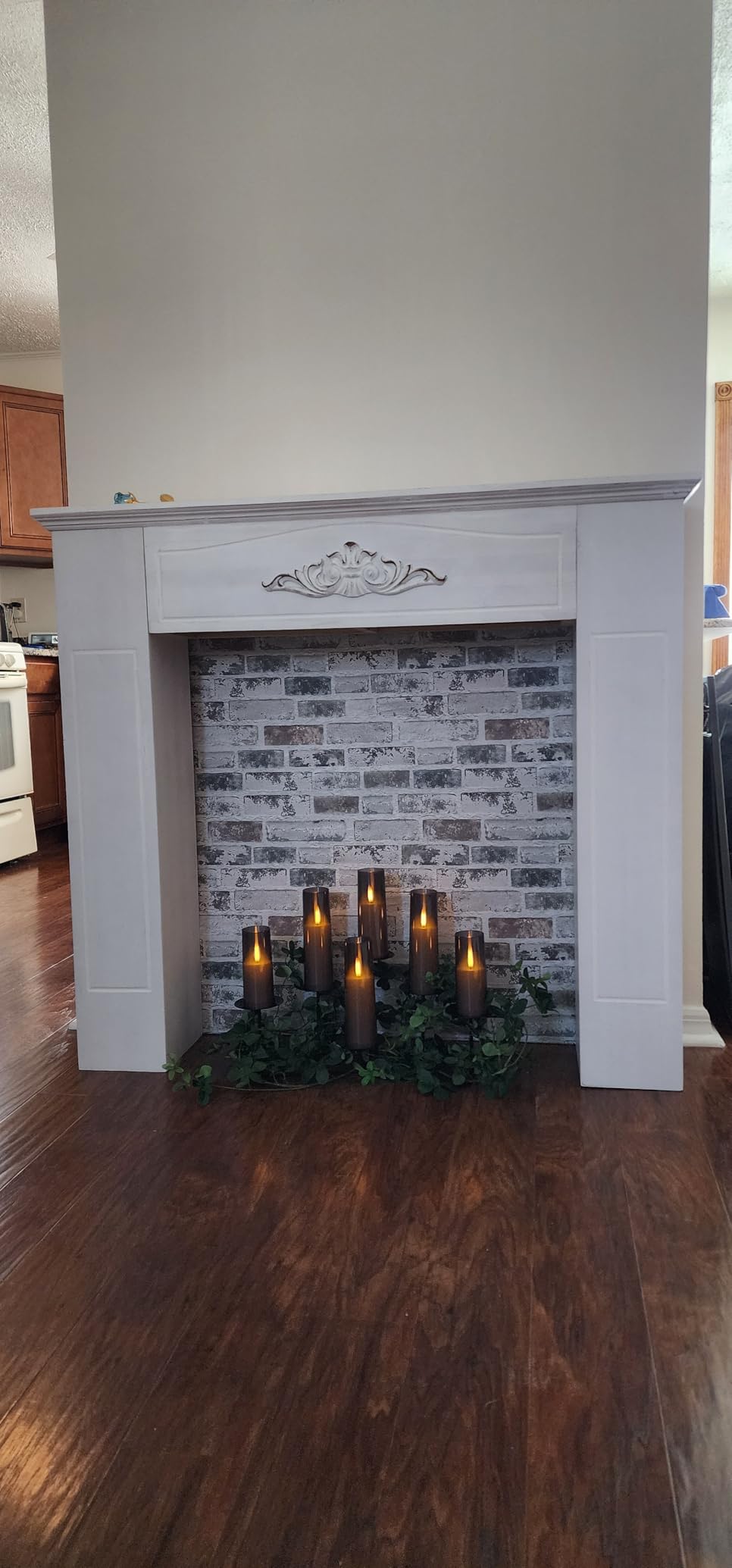 HOMCOM Modern Fireplace Mantel with Leg, 44.7