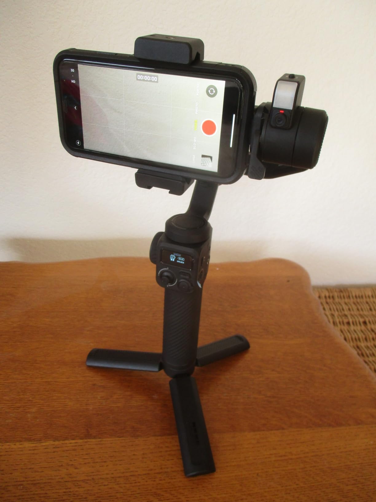 GoPro Fluid Pro AI 3-Axis Gimbal Stabilizer for GoPro Cameras and Smartphones, Subject Tracking, Lighting, Wireless Camera Control, Portable, Vlogging, 360 Degree Rotation, Device Charging customer photo 1