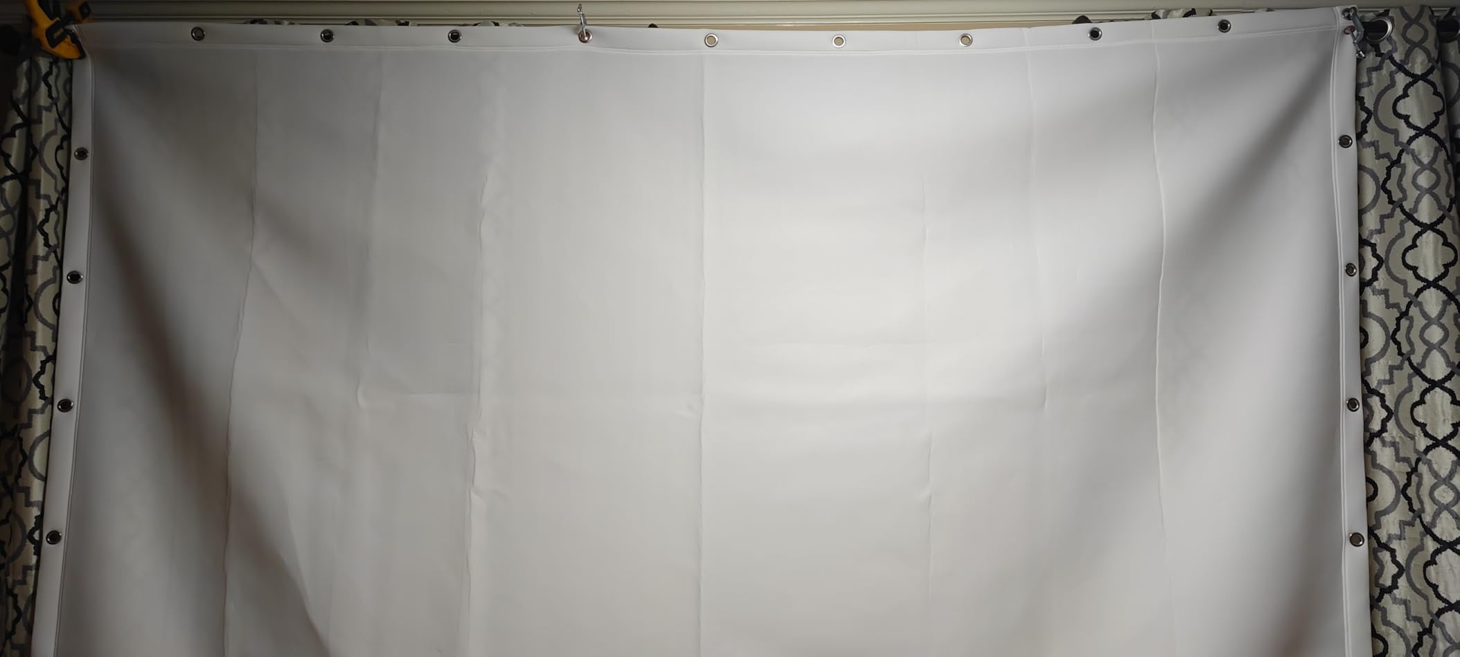 Golf Simulator Impact Screen, 3D Air Mesh Impact Screen for Golf Training Indoor/Outdoor, HD Projector Screen for Home Hitting Practice with Grommet Holes & Bungee Cords customer photo 2