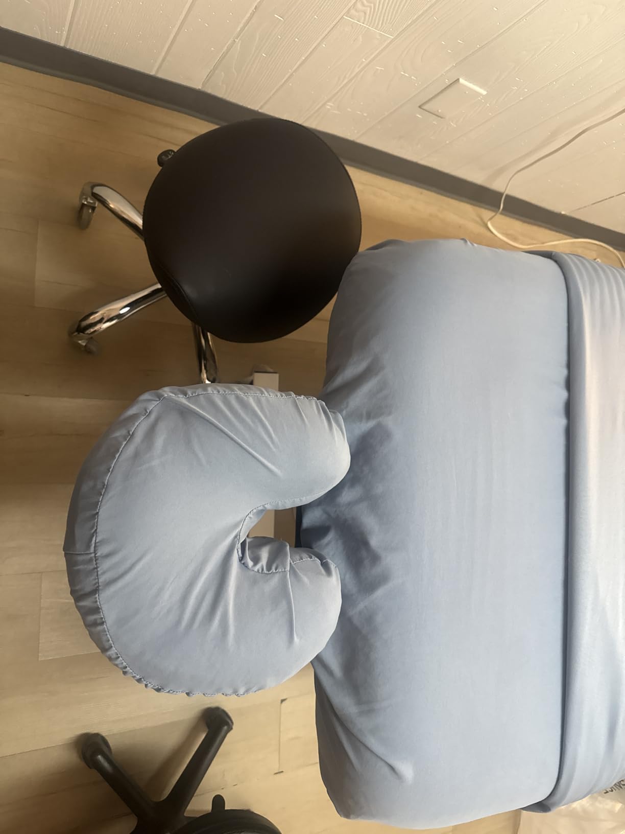 BEWISHOME Saddle Stool with Wheels, Ergonomic Swivel Height Adjustable | Rolling Stool with Thick Wide Saddle Seat Padding, Comfortable Saddle Chair for Salons, Spas, Clinic, Massage Black customer photo 1