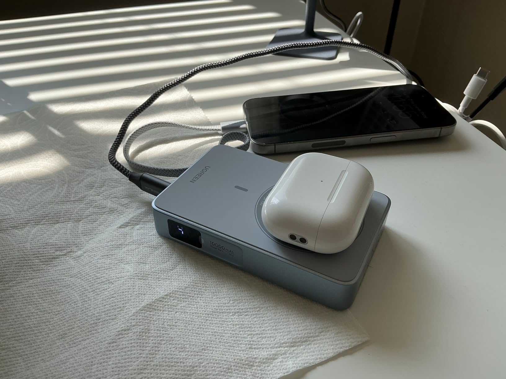 UGREEN MagFlow 10000mAh Qi2 25W Wireless Power Bank Built-in Cable customer photo 2