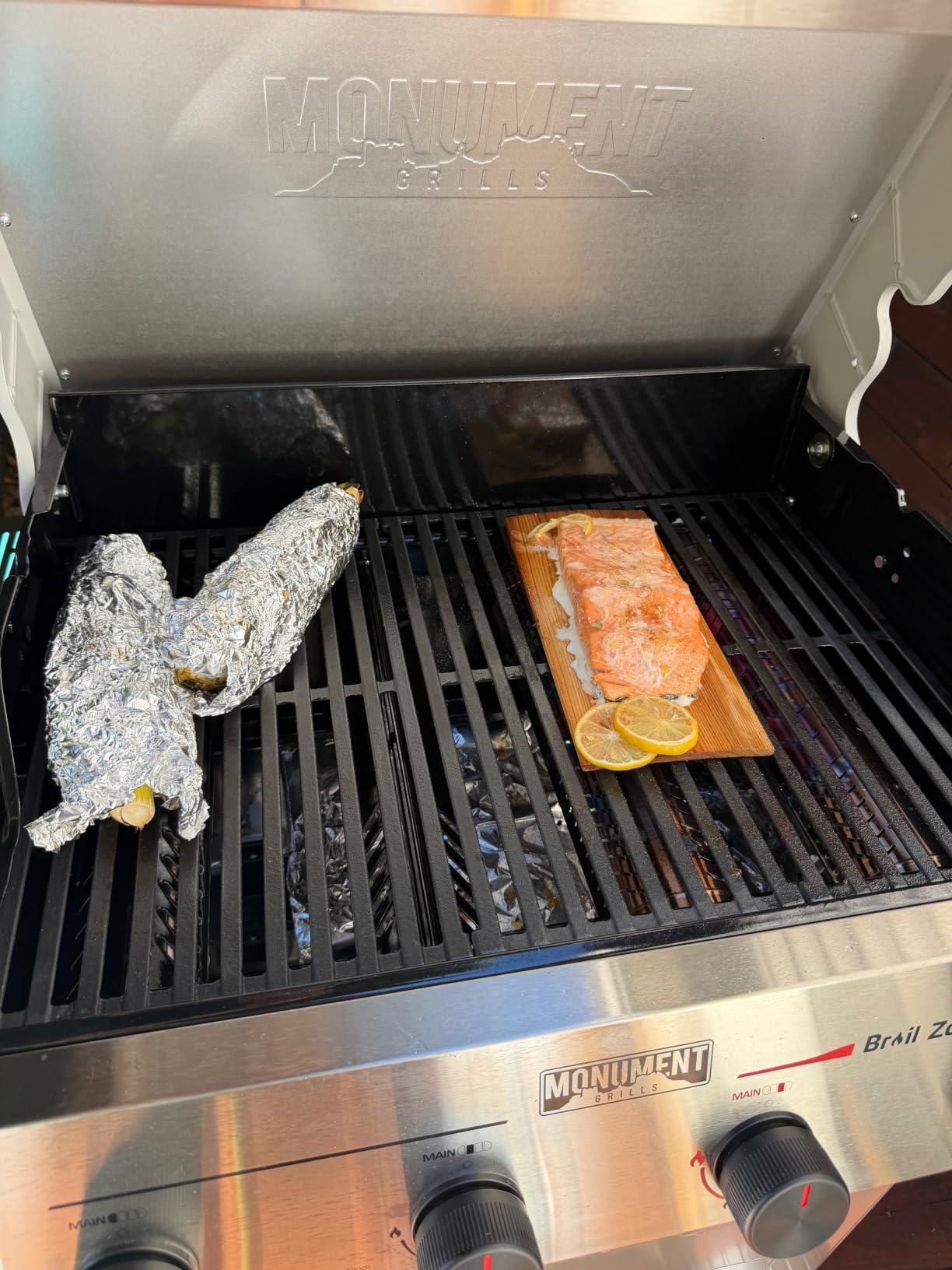 Monument Grills 4 Burner Propane Gas Grill with Advanced Broil Zone, Stainless Steel Outdoor Mesa 2 Barbecue Grill, Foldable Side Shelves, 500°F in 5 Mins, Mesa II 410FBZ customer photo 1