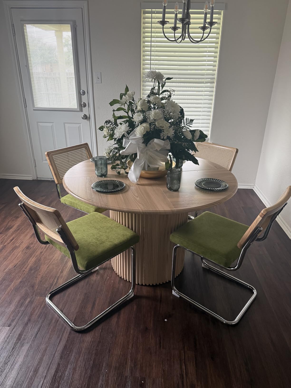 LITTLE TREE 47 Inches Round Dining Table for 4, Farmhouse Natural Wooden Dining Room Table with Heavy Duty Fluted Pedestal, Large Circle Kitchen Dinner Table for Dining Room, Living Room (Table Only) customer photo 1