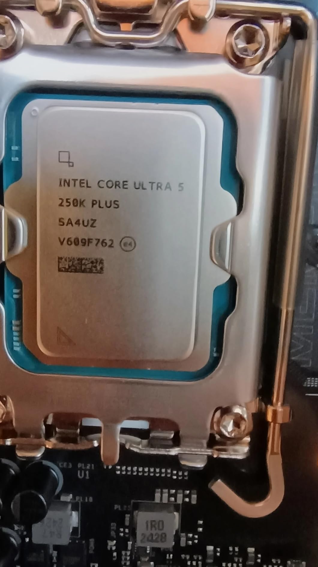 Intel Core Ultra 5 Processor 250K Plus 18 cores (6 P-cores + 12 E-cores) up to 5.3 GHz customer photo 2