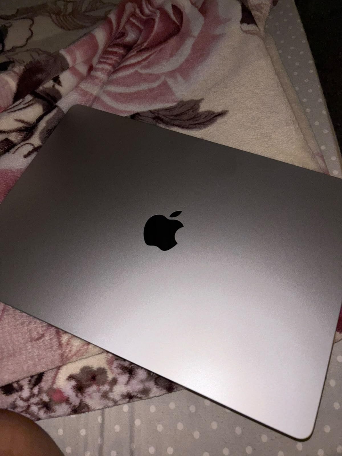 2026 MacBook Air 15-inch Laptop with M5 chip: Built for AI, 15.3-inch Liquid Retina Display, 16GB Unified Memory, 512GB SSD, 12MP Center Stage Camera, Touch ID, Wi-Fi 7; Midnight customer photo 2