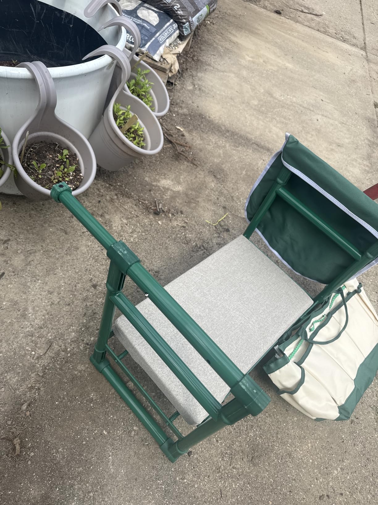 Saker 2026 Upgraded Garden Kneeler and Seat - Gardening Bench Gardening Stool with 500LB Heavy Duty Round-Tube Frame, Soft Kneeling Pad Foldable Support for Elderly, Gardening (Luxury Version) customer photo 1