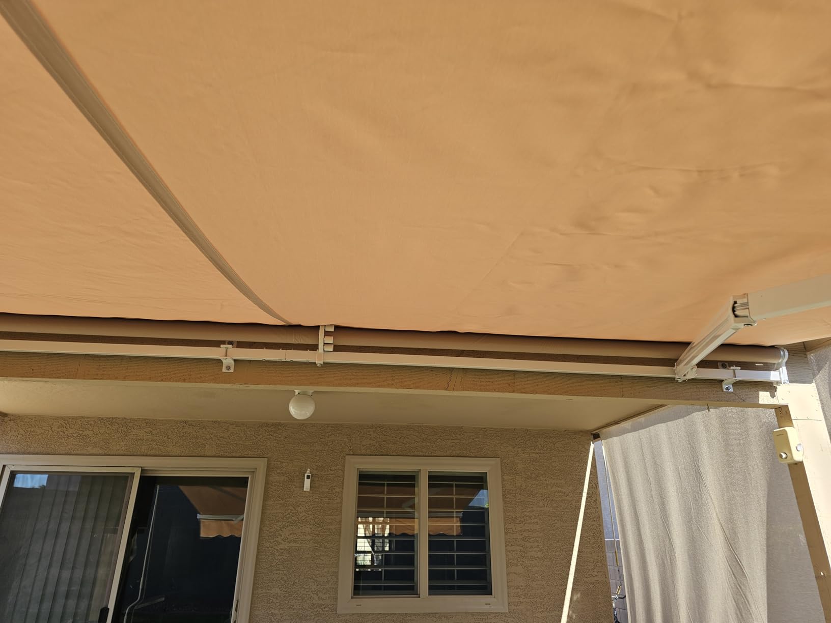 VEVOR Manual Retractable Awning, 13.1' x 9.8' Outdoor Patio Awning Retractable Sun Shade, Patio Door Window Water-Resistant Polyester Sunshade Shelter with Crank Handle for Deck, Balcony, Yard, Gray customer photo 1