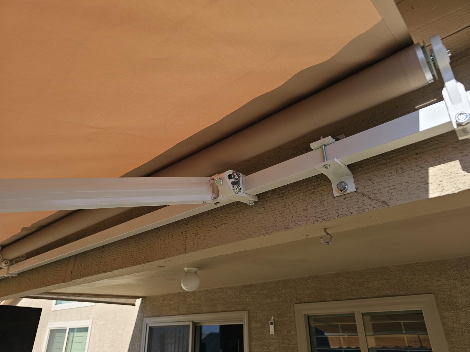 VEVOR Manual Retractable Awning, 13.1' x 9.8' Outdoor Patio Awning Retractable Sun Shade, Patio Door Window Water-Resistant Polyester Sunshade Shelter with Crank Handle for Deck, Balcony, Yard, Gray customer photo 2