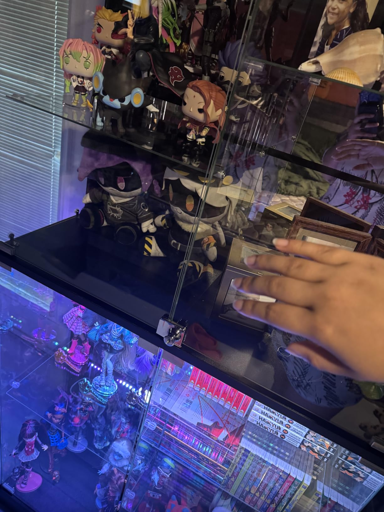 Lvifur 10-Tier Glass Display Cabinet with RGB Light&Auto Sensor,Gaming Room | 71''H Lockable Curio Cabinet with Glass Doors,China Cabinets with Removable Shelves for Collectibles,Lighted Showcase customer photo 2