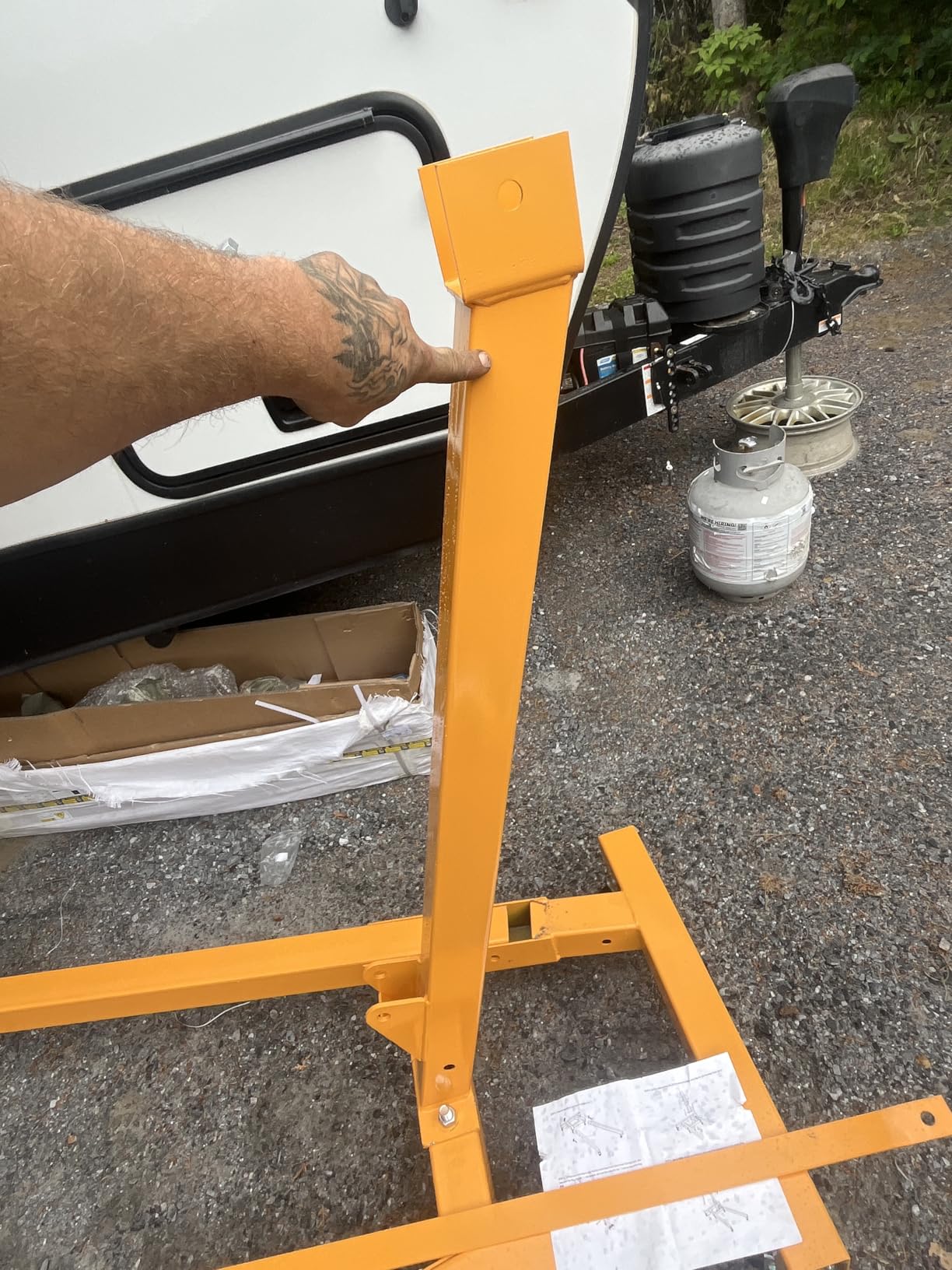GarveeTech Cherry Picker Engine Hoist, Folding Engine Crane, 2 Ton 4400lb Engine Hoist Lift, Heavy Duty Hydraulic Engine Shop Crane with 6 Casters, Telescopic Boom Hitch, Black customer photo 1