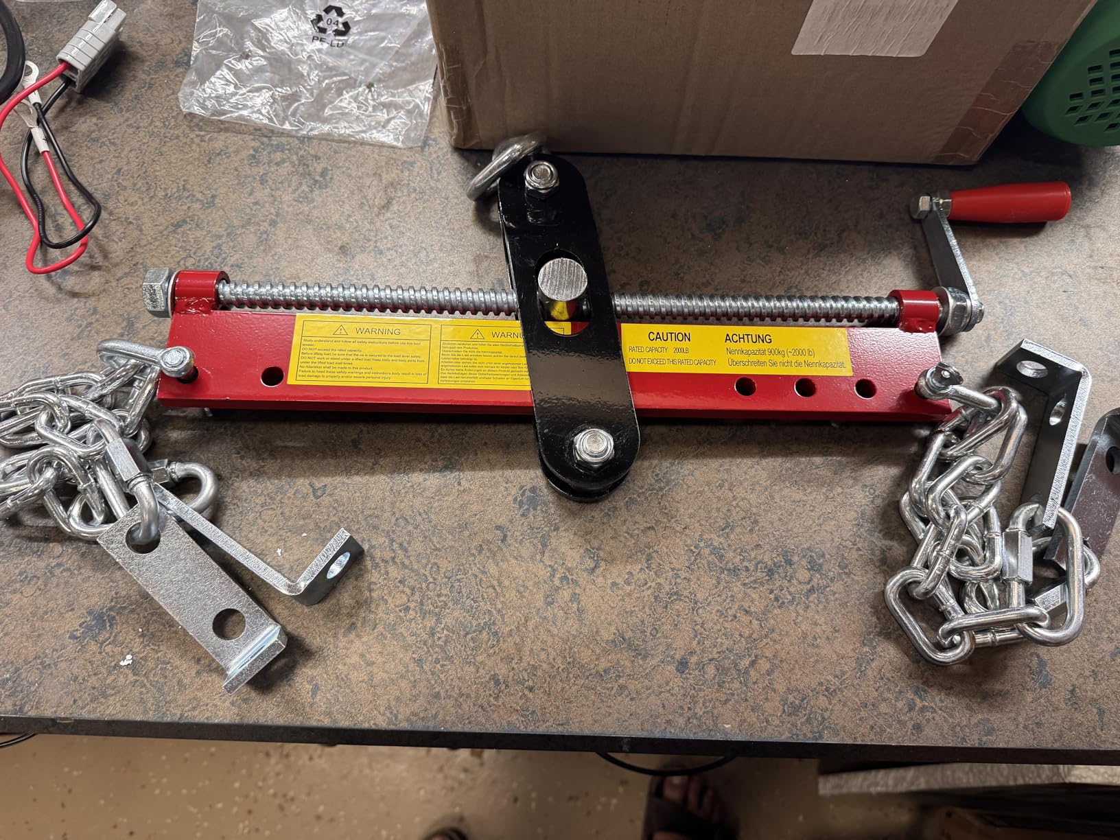 GarveeTech Cherry Picker Engine Hoist, Folding Engine Crane, 2 Ton 4400lb Engine Hoist Lift, Heavy Duty Hydraulic Engine Shop Crane with 6 Casters, Telescopic Boom Hitch, Black customer photo 2