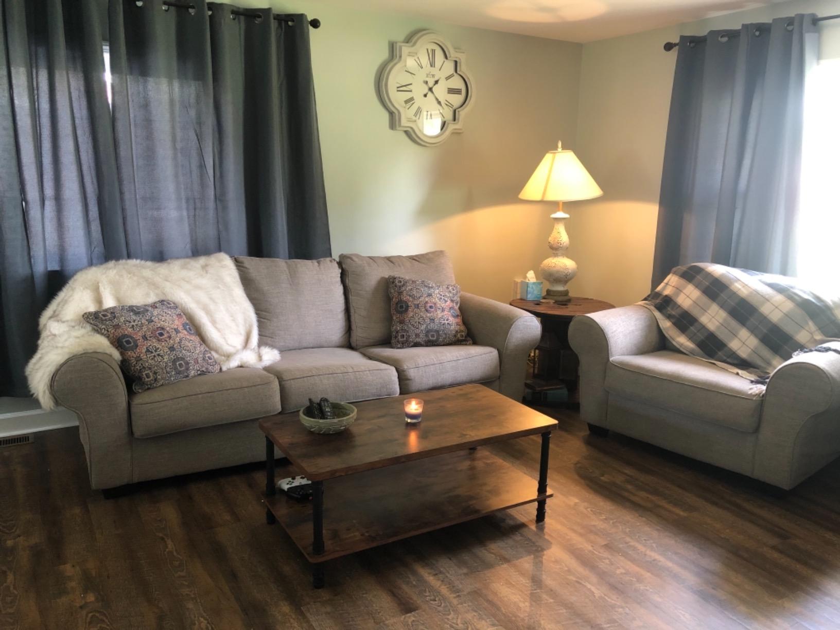 VASAGLE Round Coffee Table, Lift Top Coffee Table with Tambour Sliding Door | Mid-Century Modern, with Hidden And Open Storage, for Living Room, 31.5 Dia. x 17.7 H Inch, Chestnut Brown, ULCT275K201 customer photo 2