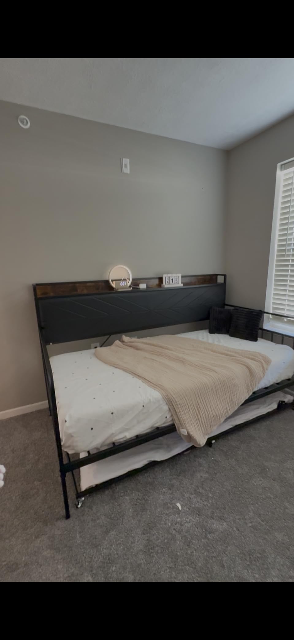 VECELO Daybed with Trundle, Sturdy Metal Twin Day Bed Frame with Upholstered Storage Headboard and Charging Station for Living Room, Bedroom and Guest Room, Black customer photo 2